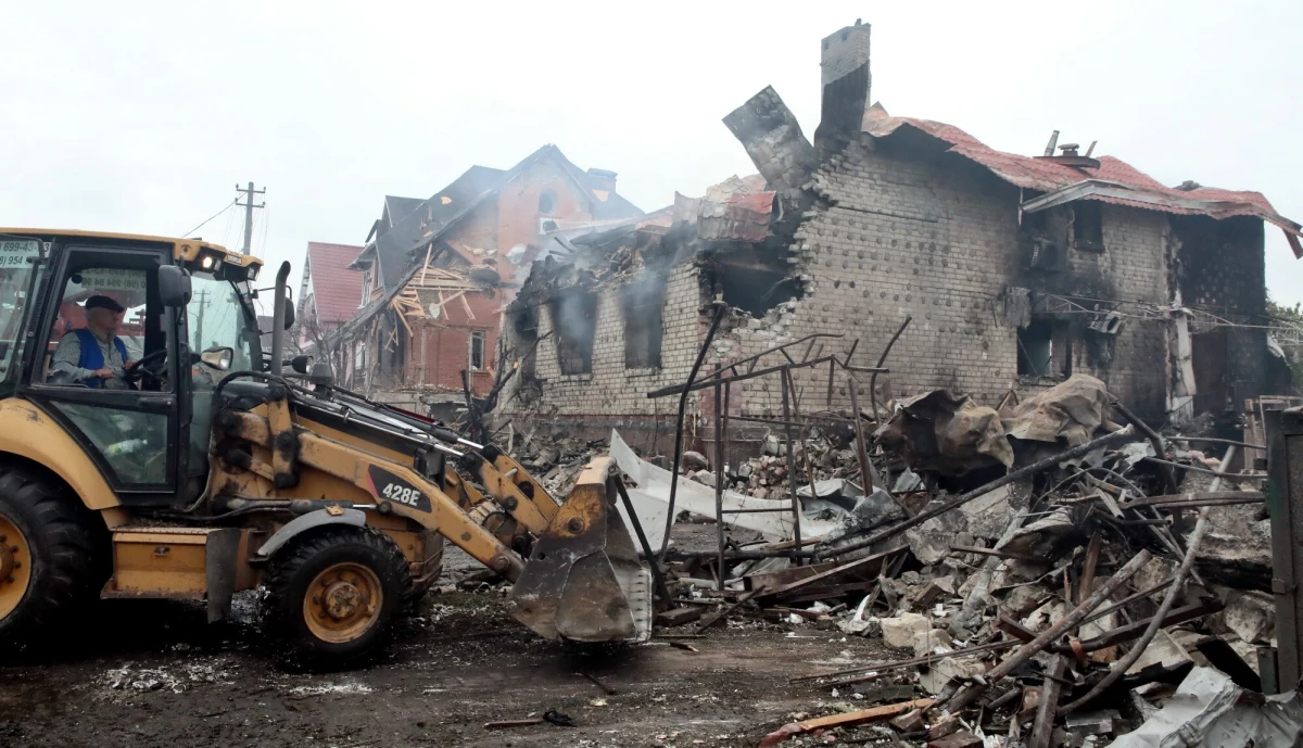 Unia Europejska i Stany Zjednoczone przygotowały wspólną propozycję wsparcia powojennej odbudowy Ukrainy, opiewającą na 800 miliardów dolarów. Dokument, do którego dotarł portal Politico, zakłada 10-letni plan gwarantujący odbudowę kraju oraz przyspieszoną ścieżkę do członkostwa w UE. Propozycja została rozesłana do stolic państw członkowskich UE przed szczytem liderów, który odbył się 22 stycznia.