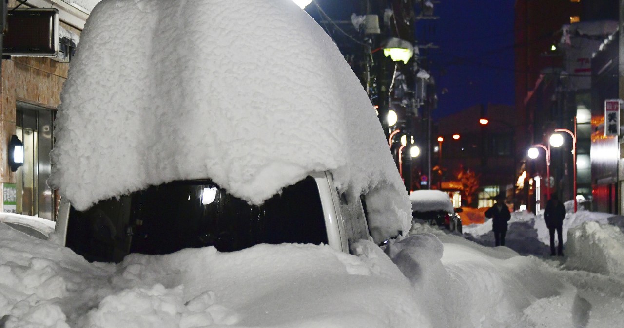 Spada tam nawet 13 metrów śniegu. Nie zgadniesz, jaki to kraj