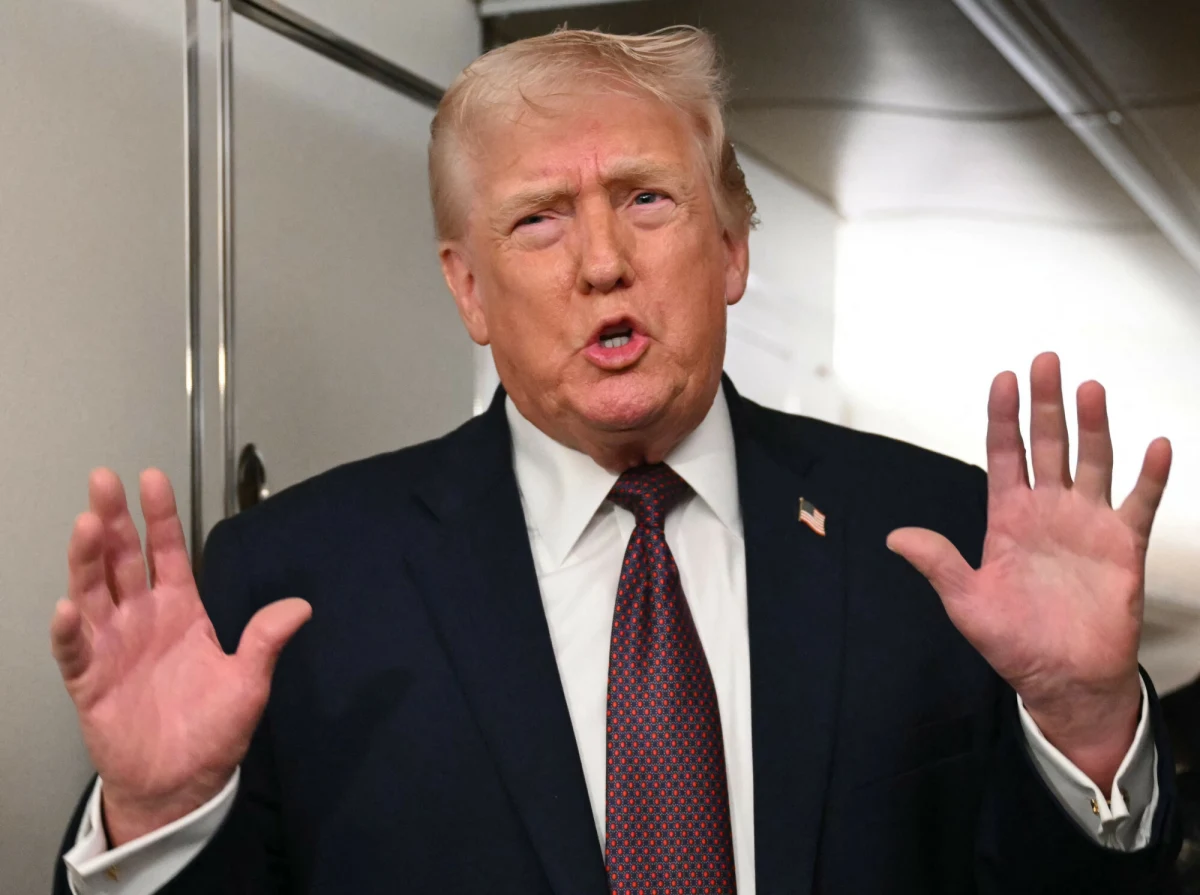 ​Prezydent USA Donald Trump ujawnił, że podczas operacji schwytania Nicolasa Maduro w Caracas kluczowe było wykorzystanie nowej tajnej broni o nazwie Discombobulator (ang. Rozpraszacz, Dezorientator) - napisał w sobotę "New York Post". Według relacji świadków, broń ta sparaliżowała systemy obronne przeciwnika i wywołała poważne skutki zdrowotne u ochroniarzy Maduro.