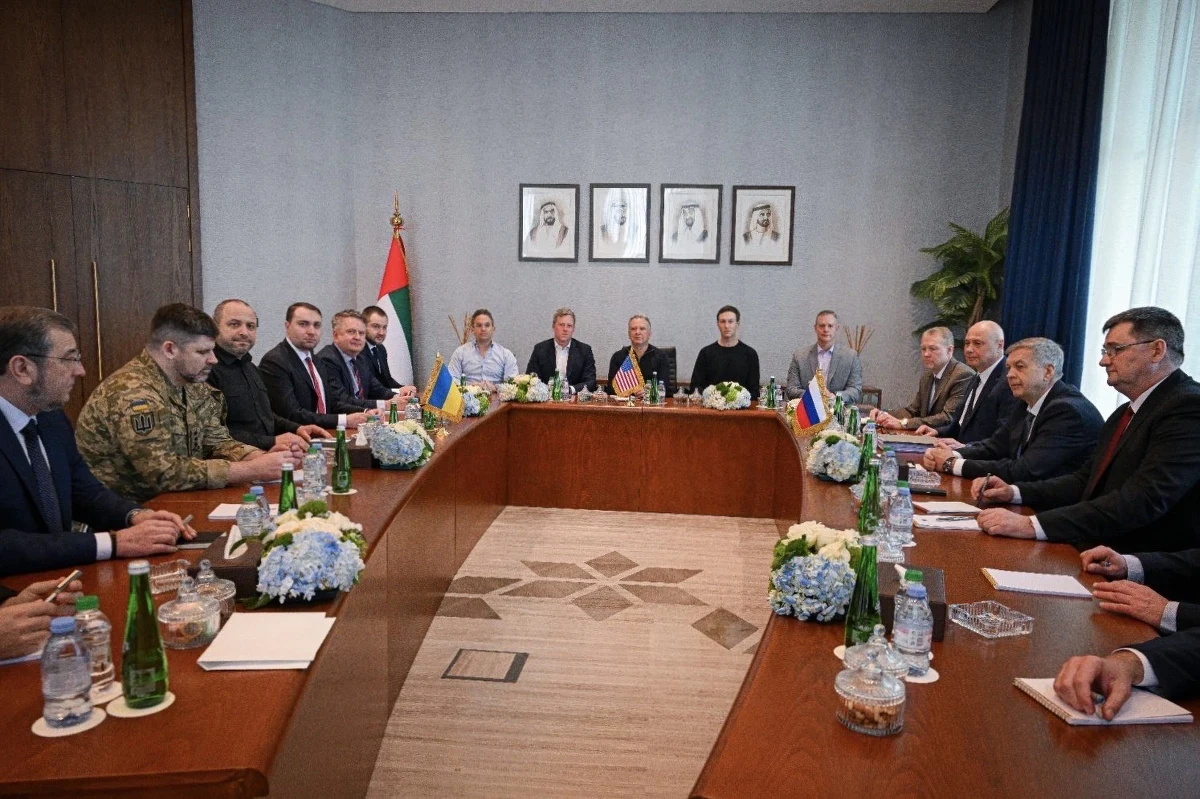 Rozmowy trójstronne między delegacjami USA, Rosji i Ukrainy w Abu Zabi były bardzo konstruktywne i będą kontynuowane w przyszłym tygodniu - poinformował amerykański wysłannik ds. misji pokojowych Steve Witkoff. "W sali negocjacyjnej panowała atmosfera wzajemnego szacunku między stronami, ponieważ naprawdę chciały one znaleźć rozwiązanie" - powiedział, cytowany przez agencję Reutera, amerykański urzędnik, zastrzegając sobie anonimowość.
