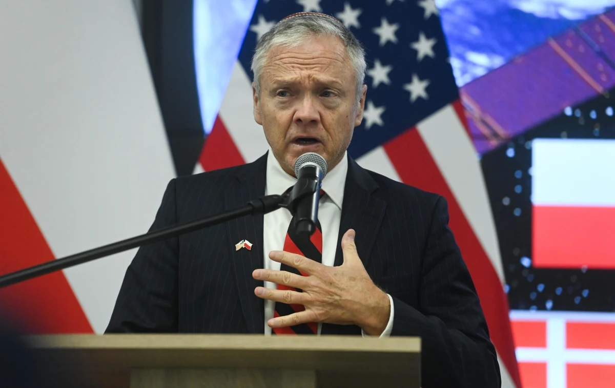 Ambasador USA w Polsce Thomas Rose zabrał głos w sprawie skandalicznych słów Donalda Trumpa na temat postawy sojuszników Ameryki w Afganistanie. Dyplomata we wpisie na platformie X podkreślił, że prezydent USA darzy Polskę głębokim szacunkiem i uznaje jej wkład w działania Sojuszu Północnoatlantyckiego, starając się złagodzić napięcia wywołane słowami amerykańskiego przywódcy.