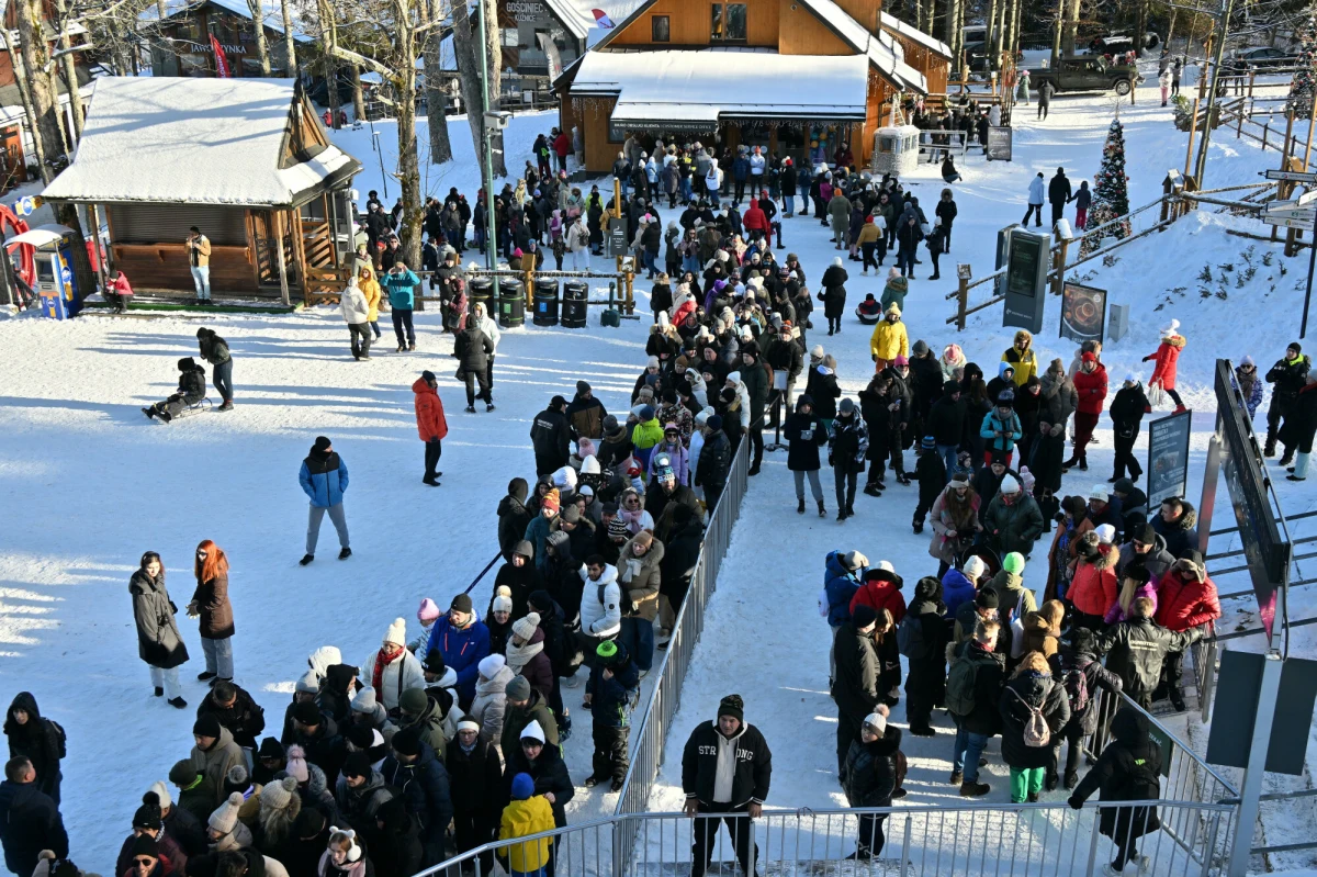 Turyści kochają odwiedzać Tatrzański Park Narodowy - to widać w statystykach. Ze sprzedaży biletów wstępu na szlaki wynika, że w 2025 roku TPN odwiedziło 5 266 672 osób. To największa frekwencja w historii parku, przewyższająca wyniki z ubiegłych lat.