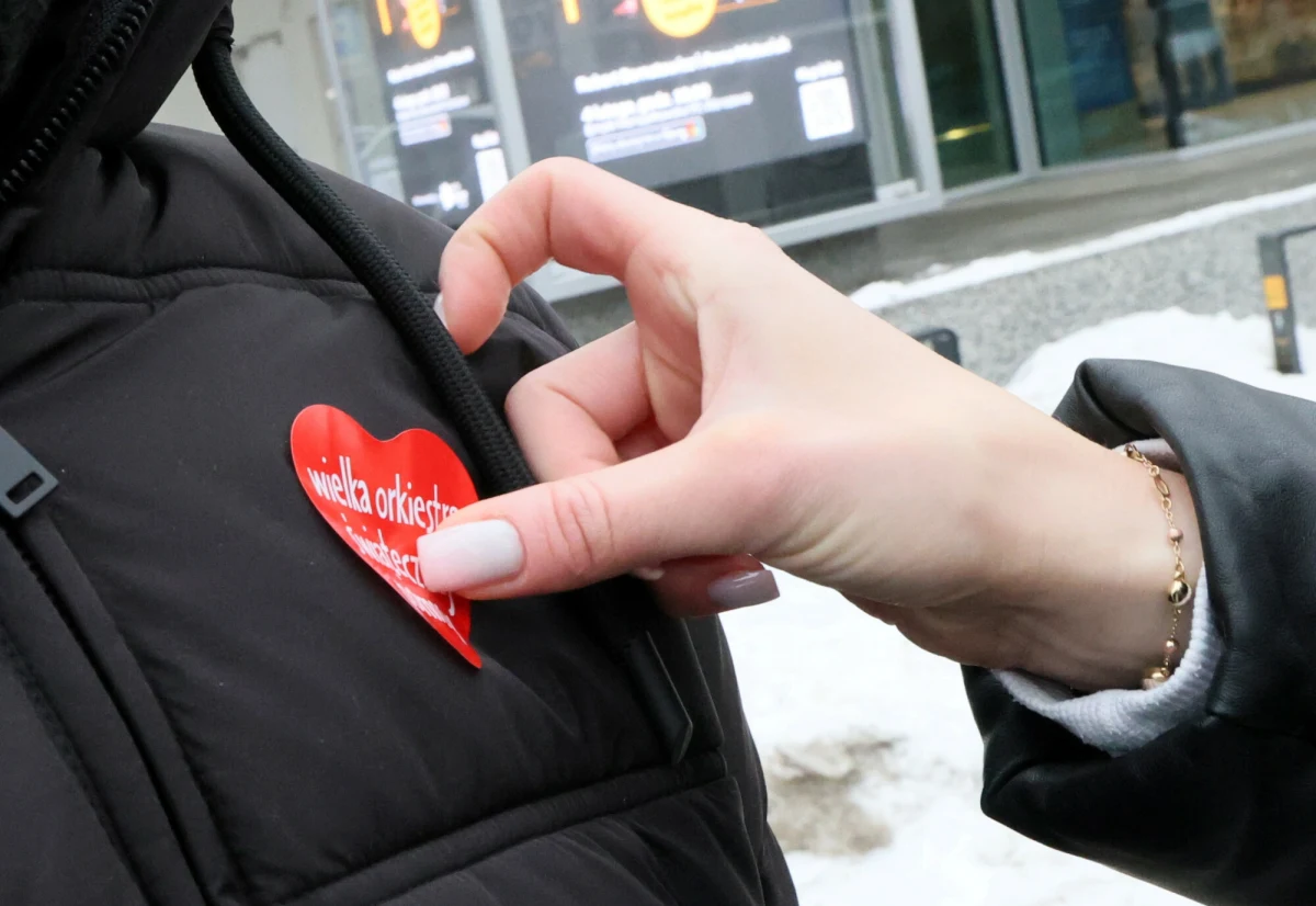 W najbliższą niedzielę Szczecin stanie się jednym z najważniejszych punktów na mapie Wielkiej Orkiestry Świątecznej Pomocy. Na mieszkańców czeka mnóstwo atrakcji – od zwiedzania Zamku Książąt Pomorskich, przez koncerty i konsultacje medyczne, aż po wyjątkowe licytacje z udziałem lokalnych władz i znanych sportowców.