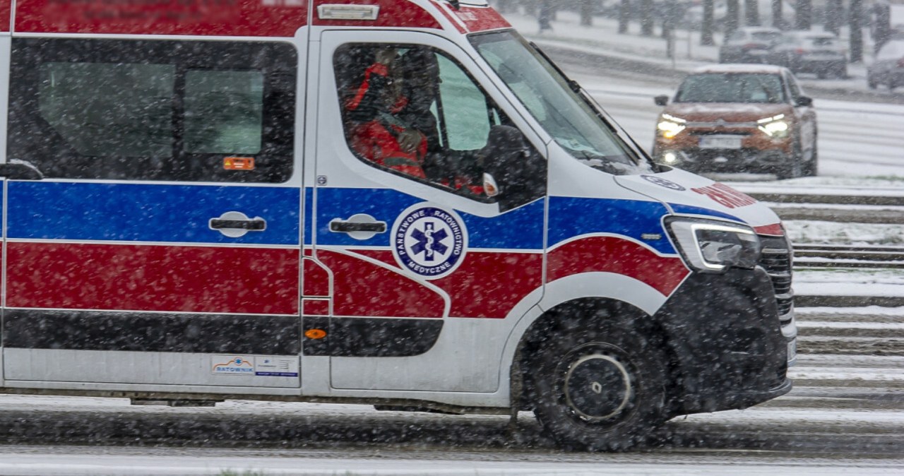 Czerwonak. Wypadek na kolei. Samochód wjechał w bok pociągu Czerwonak. Wypadek na kolei. Samochód wjechał w bok pociągu