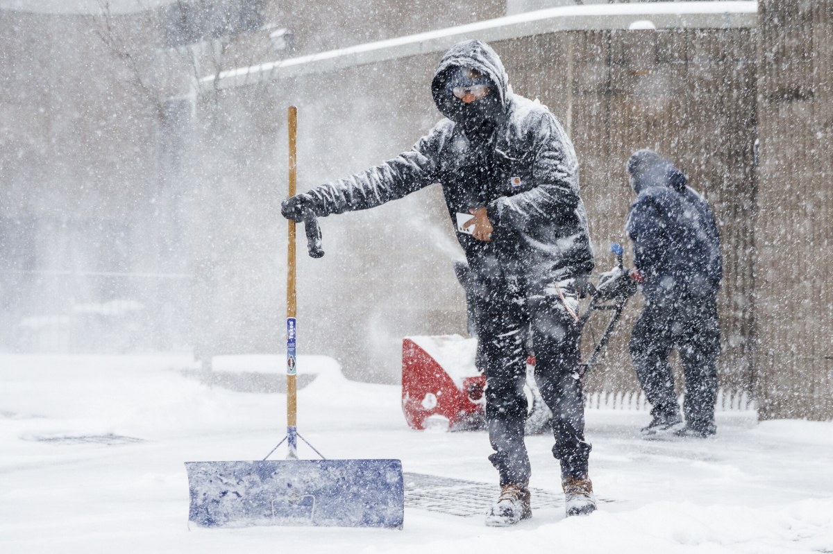 Potężne burze śnieżne sparaliżowały USA. Apele władz