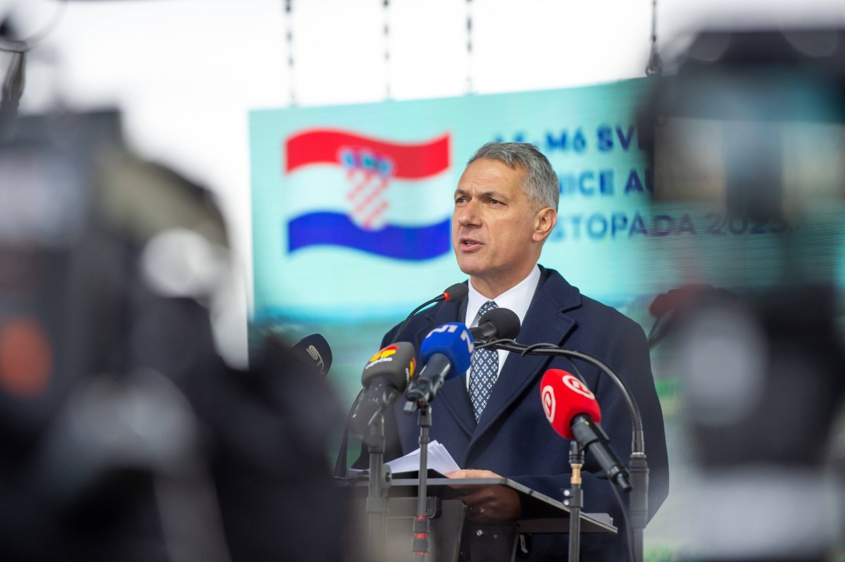 "Romowie powinni sprzątać toalety w pociągach". Oburzenie po słowach ministra