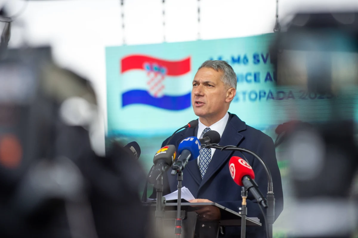 Węgierski minister transportu i budownictwa przeprasza za swoje słowa. Janos Lazar, komentując problemy demograficzne kraju powiedział, że zamiast imigrantów, to węgierscy Romowie mogliby sprzątać toalety w pociągach.