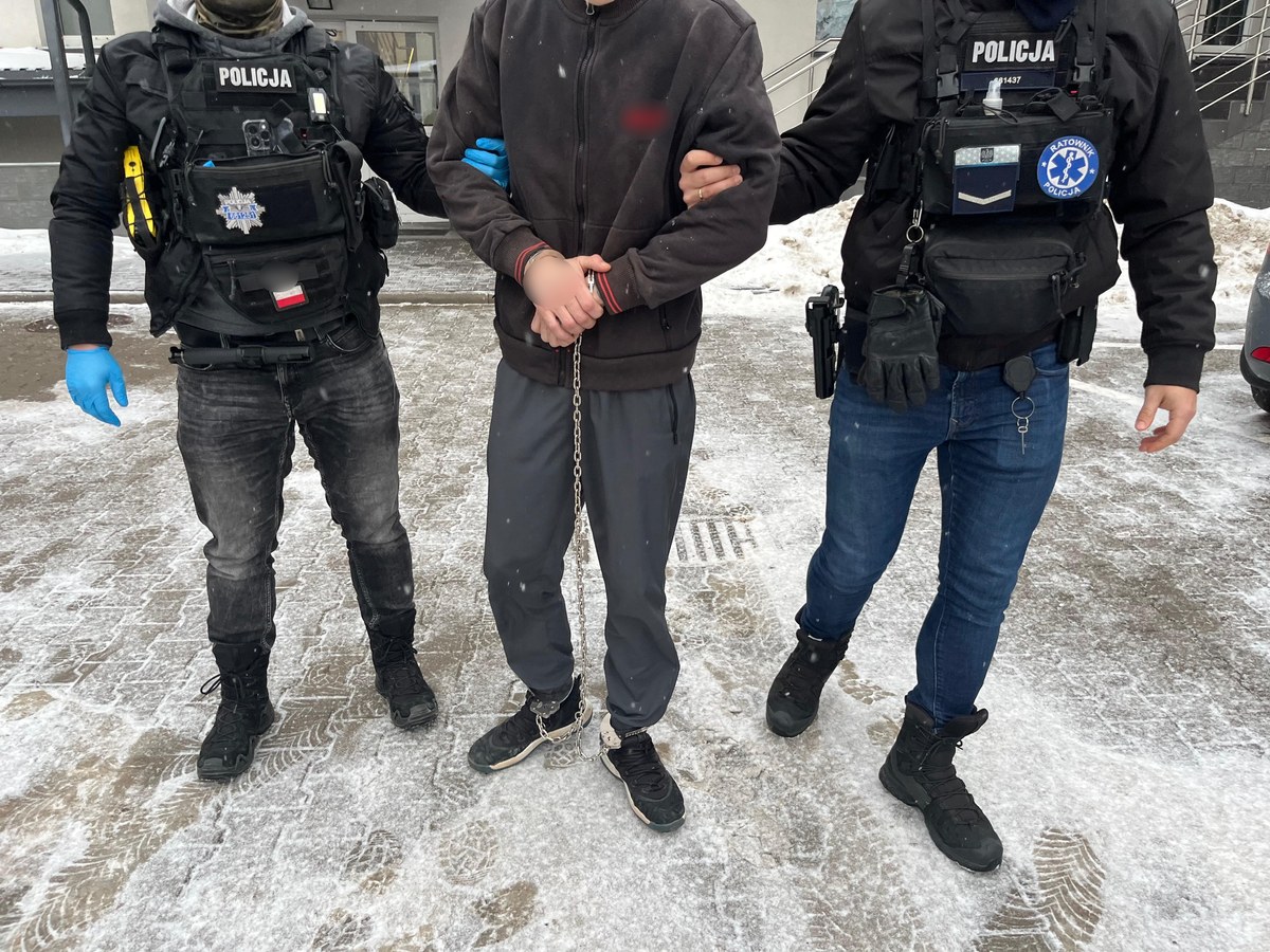 Ukradł puszkę WOŚP, a potem zaatakował policjantów. Co grozi 40-latkowi?