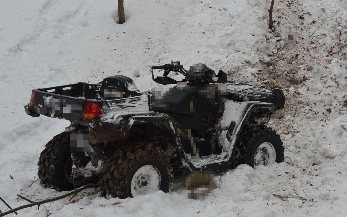 Tragiczny wypadek w lesie. Quad przygniótł 44-latka, mężczyzna zmarł