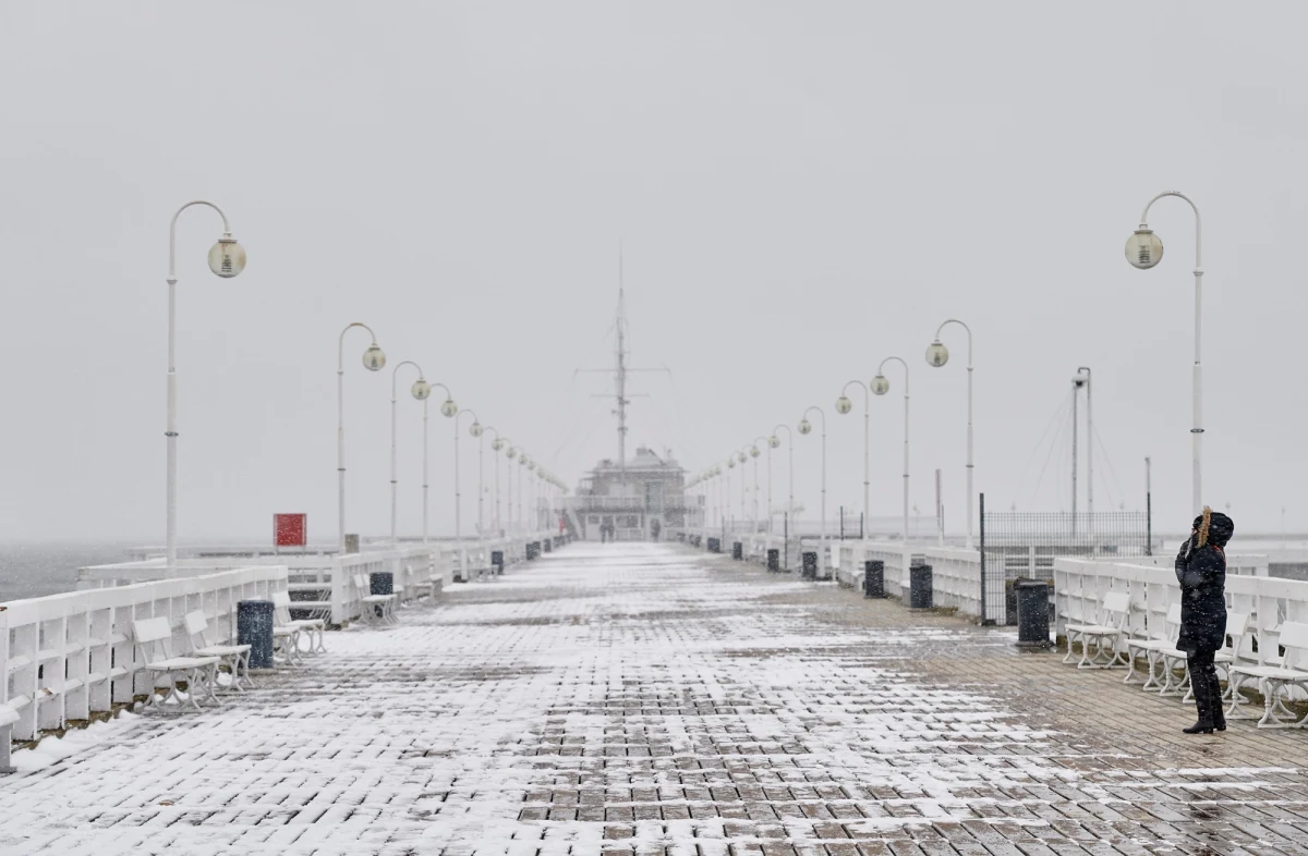 Sopockie molo - jedna z wizytówek tego kurortu - jest zamknięte do odwołania. Powodem takiej decyzji jest gołoledź.