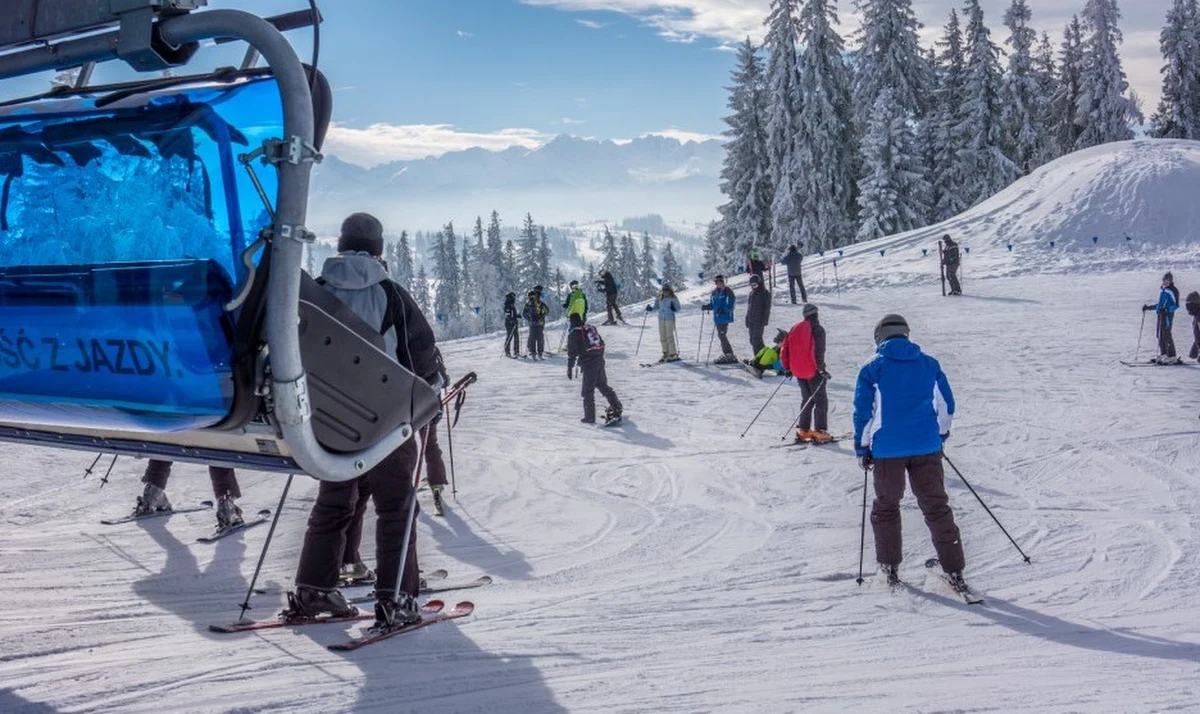 Zimowe ferie w pełni! Jeśli marzysz o białym szaleństwie na stokach, mamy dla Ciebie wyjątkową propozycję. Ośrodek Narciarski Kotelnica Białczańska w Białce Tatrzańskiej przygotował niespodziankę dla wszystkich miłośników śniegu, nart i niezapomnianych zimowych przeżyć. Sprawdź, jak możesz zdobyć całodzienne karnety i przeżyć niezapomnianą przygodę w sercu Tatr!