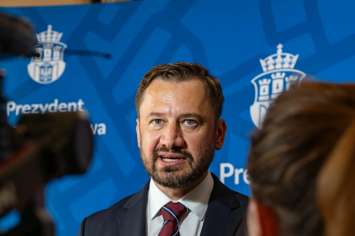 Zarzuty kierowania gróźb karalnych pod adresem prezydenta Krakowa i jego zastępcy usłyszał w poniedziałek 50-latek zatrzymany przez policję w związku ze swoim wpisem na portalu społecznościowym. Mężczyzna przyznał się do winy. Grożą mu 3 lata więzienia. 
