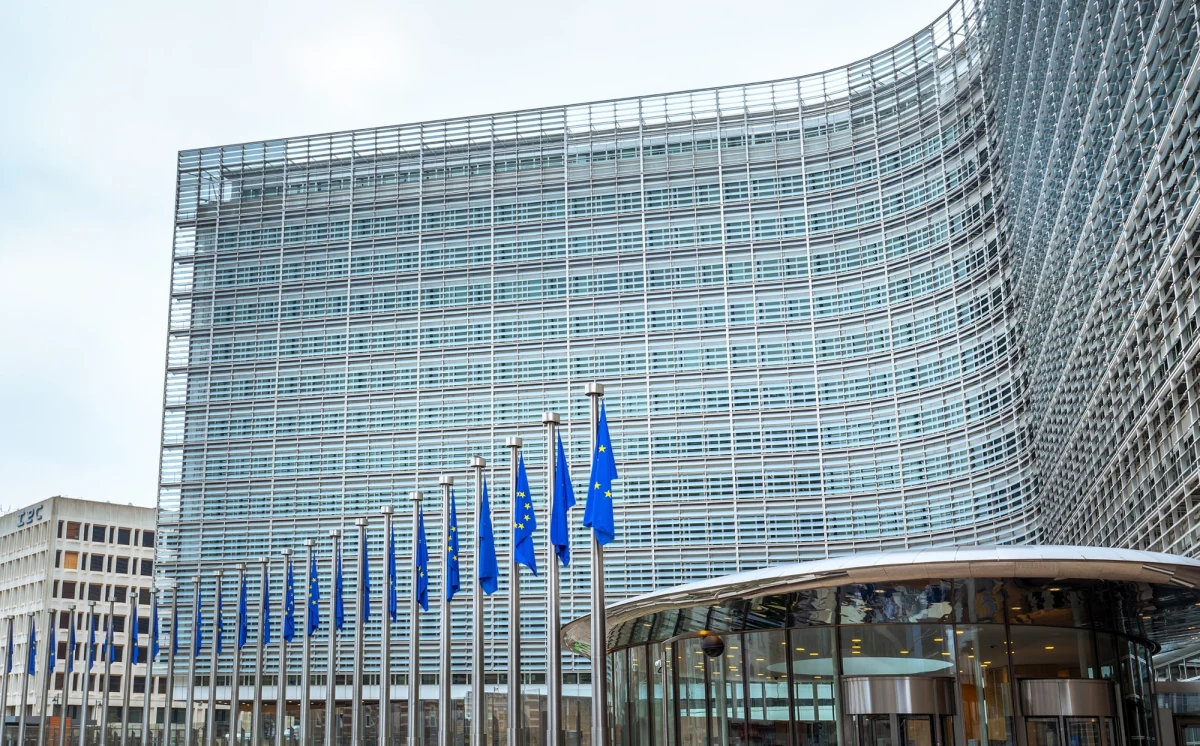 KE zatwierdziła polski plan SAFE na dozbrojenie opiewający na 43,7 mld euro - ogłosiła Komisja Europejska. Informację potwierdziła pełnomocnik rządu ds. SAFE Magdalena Sobkowiak. "Jesteśmy bardzo zadowoleni, ze zdobycia środków na pilne dozbrajanie wojska. Od początku stawialiśmy sobie za cel, żeby nie stracić ani jednego euro. I tak się stało. Uzyskamy pełną pulę środków o które wnioskowaliśmy". Sobkowiak zaznaczyła, że "przed nami jeszcze decyzja Rady UE".