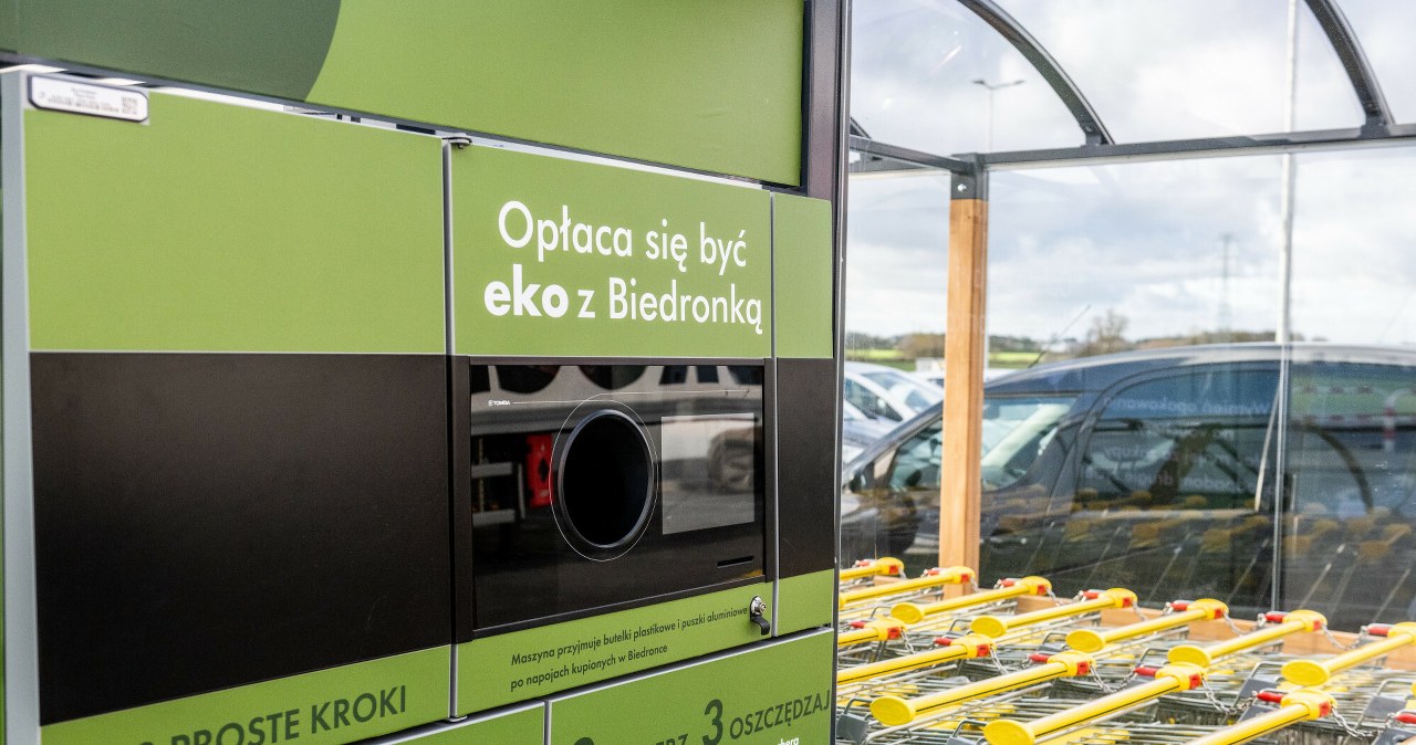 W sklepach Biedronka pojawiły się żółte kartki. Chodzi o ceny napojów