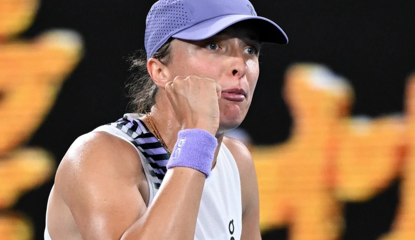 Incydent w AO. Świątek potrzebowała pomocy. Abramowicz dobiegła pierwsza