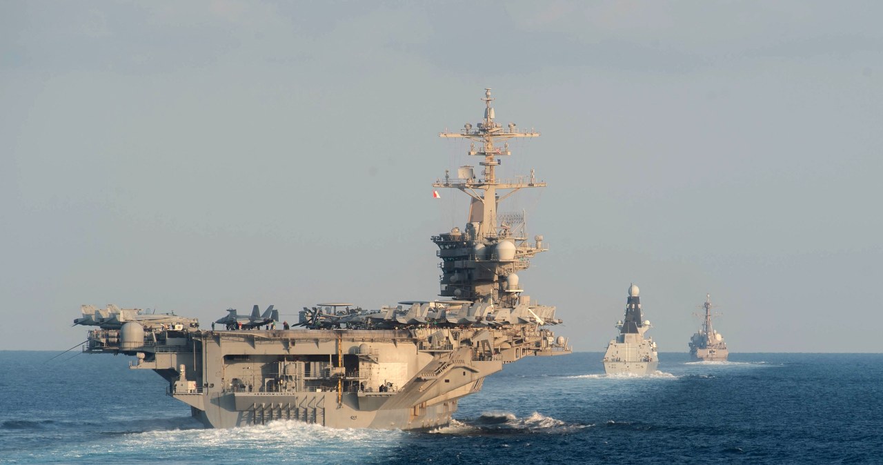 Widmo wojny na Bliskim Wschodzie. Lotniskowiec USA przekroczył granicę