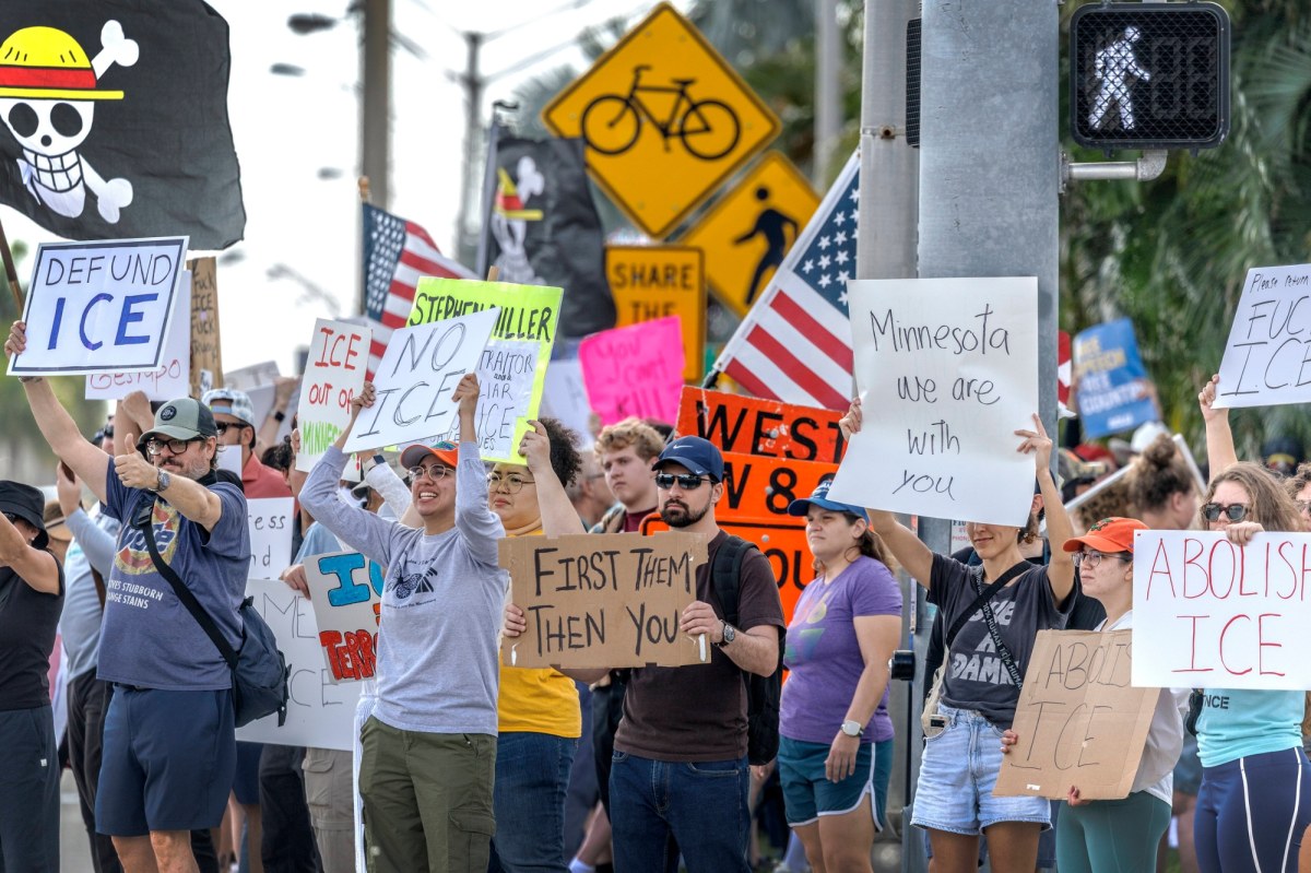 Trump reaguje na protesty. "Car od granicy" jedzie do Minnesoty