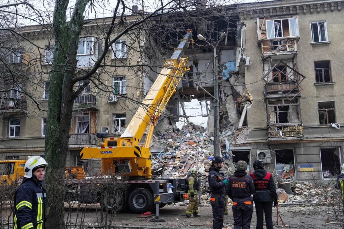 "Pod gruzami wciąż mogą być ludzie". Zmasowany atak na Odessę