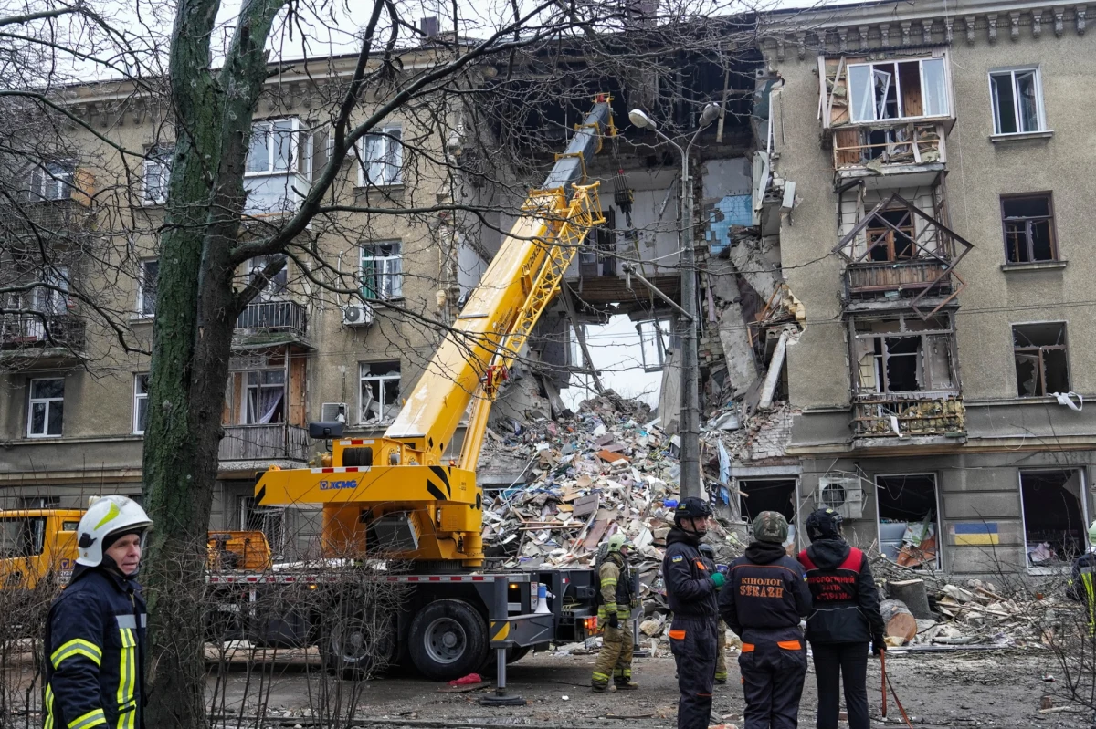 Około 50 dronów bojowych zaatakowało w nocy ukraińską Odessę. Ranne zostały co najmniej 23 osoby, w tym dzieci oraz kobieta w 39. tygodniu ciąży. Kilkadziesiąt budynków zostało uszkodzonych. Pod gruzami wciąż mogą być ludzie. 