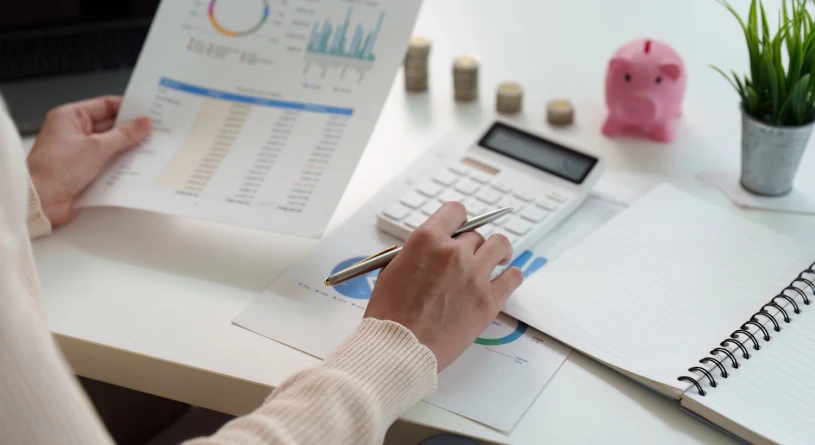 Elastyczne finanse w niepewnych czasach - jak oszczędzać mądrze?