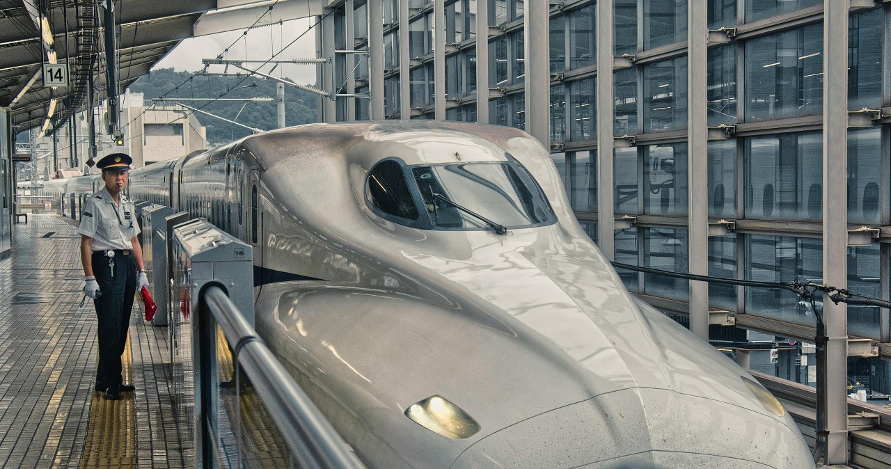 Japonia buduje najszybszy pociąg świata. Ponad 600 km/h na torach