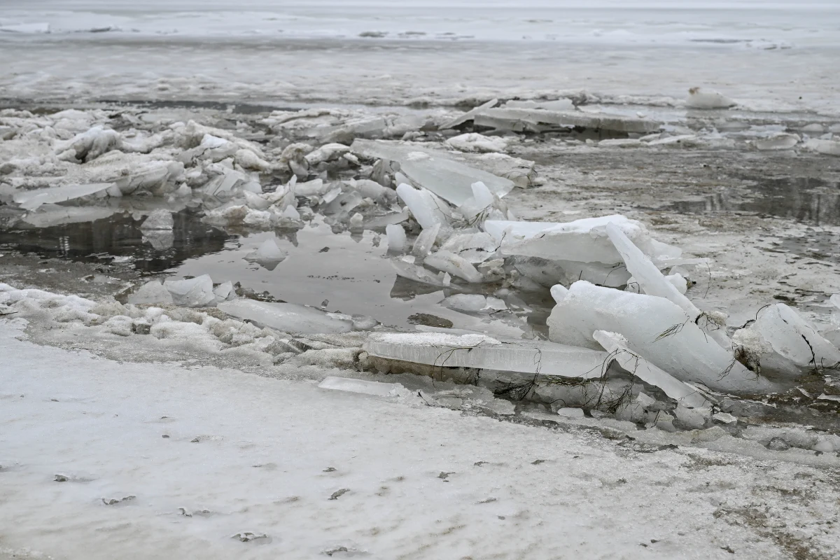 Był mróz, jest odwilż i nowe zagrożenia. Na terenie podległym Regionalnemu Zarządowi Gospodarki Wodnej w Rzeszowie obowiązują trzy ostrzeżenia hydrologiczne. Najwyższe, trzeciego stopnia, dotyczy wezbrania z przekroczeniem stanów alarmowych w zlewni Sękówki. Służby zapewniają, że monitorują sytuację.