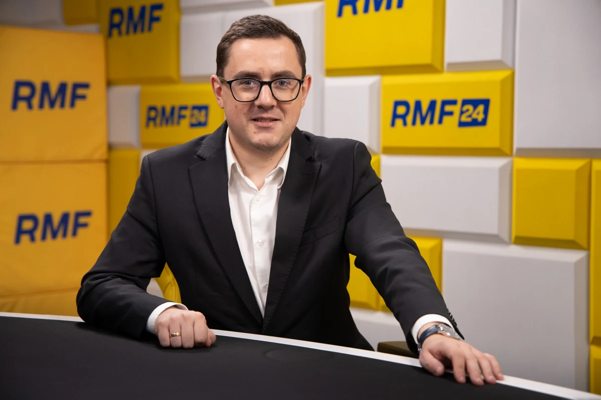 W Porannej rozmowie w RMF FM w środę zapytamy Miłosza Motykę, czy grozi nam blackout w przypadku rekordowych mrozów. Dlaczego najbardziej narażone na wzrost opłat za ogrzewanie są osoby korzystające z pomp ciepła?