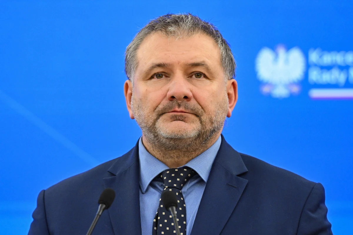 ​Niezależnie od tego, czy prezydent Karol Nawrocki podpisze, czy też zawetuje nową ustawę o KRS, nowa Rada powstanie i będzie zdominowana przez przeciwników Prezydenta i Prawa i Sprawiedliwości. Oficjalnie koalicja rządowa naciska na uzyskanie podpisu, jeśli go jednak nie będzie - uruchomi procedurę dającą podobny efekt. Politycy opozycji nie będą już mogli protestować, bo wybór KRS odbędzie się według zasad, które sami przygotowali.