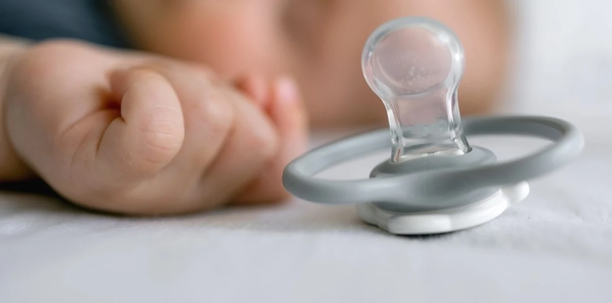 Prokuratura okręgowa w Elblągu wszczęła śledztwo w sprawie znęcania się nad 10-tygodniowym dzieckiem. Dziewczynka wczoraj trafiła do szpitala z obrażeniami wskazującymi na pobicie. 