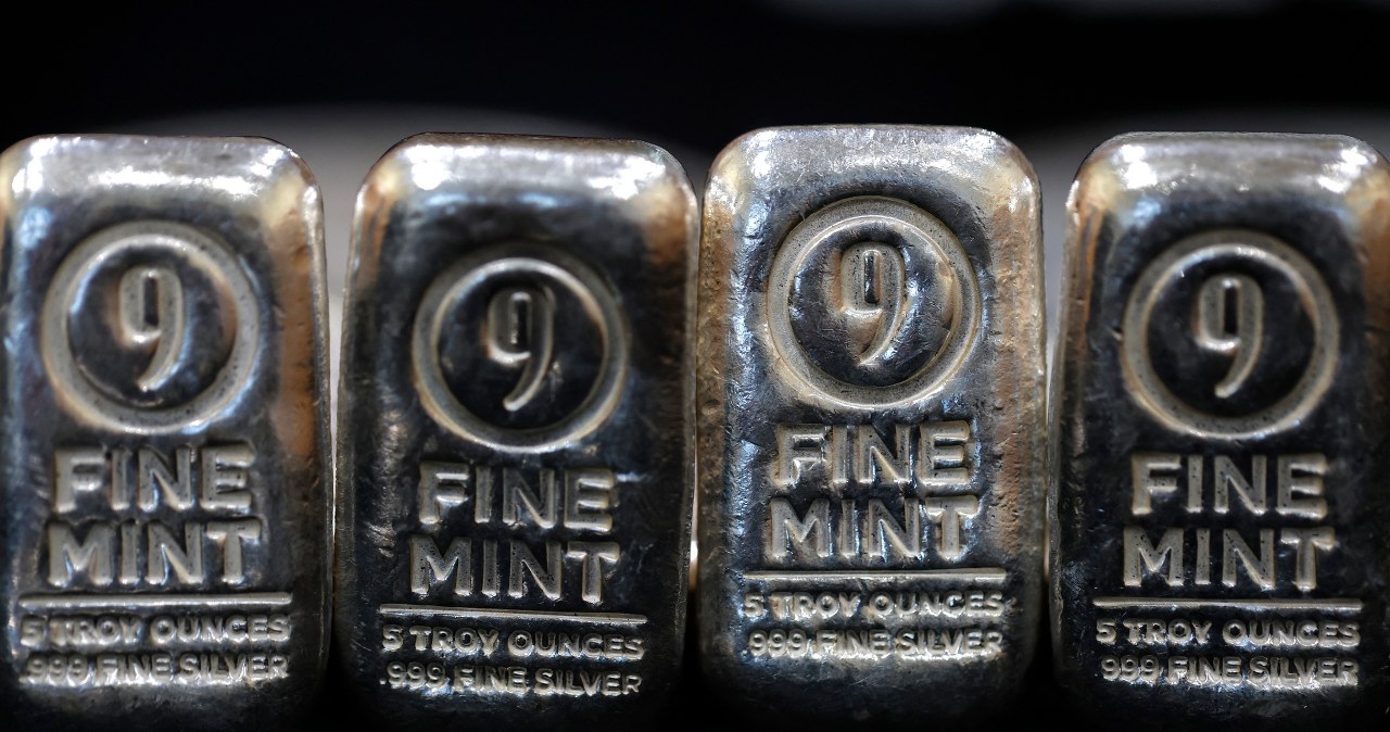 Srebro na cenowej huśtawce. "Gorące ręce" na rynku metali