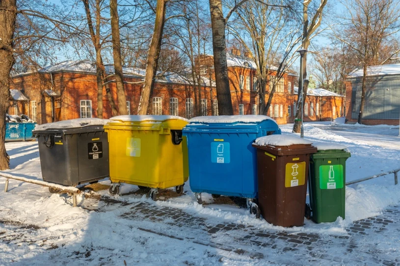 Nawet 11 kolorów koszy na śmieci. UE szykuje rewolucję