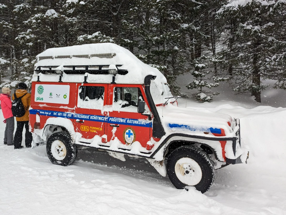 Zimowa zabawa w Gliczarowie Górnym niedaleko Zakopanego zakończyła się groźnym wypadkiem. 33-letni mężczyzna podczas zjazdu na pontonie po śniegu doznał poważnych obrażeń i trafił do szpitala - informuje reporter RMF FM Maciej Pałahicki.