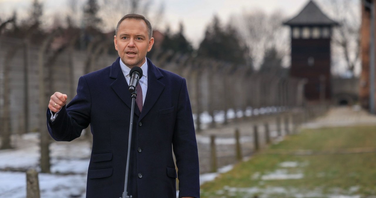 Nawrocki na obchodach w Oświęcimiu. "To symbol zupełnego odhumanizowania"