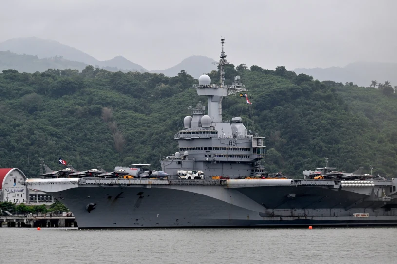 Francuski lotniskowiec wyruszył na najważniejszy akwen. W tle napięcia w NATO