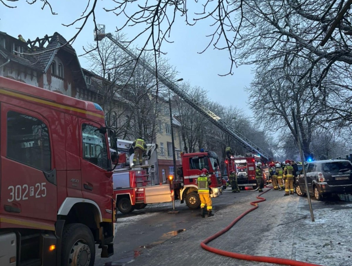 Gigantyczny pożar w Gorzowie Wielkopolskim. Zapalio się poddasze kamienicy