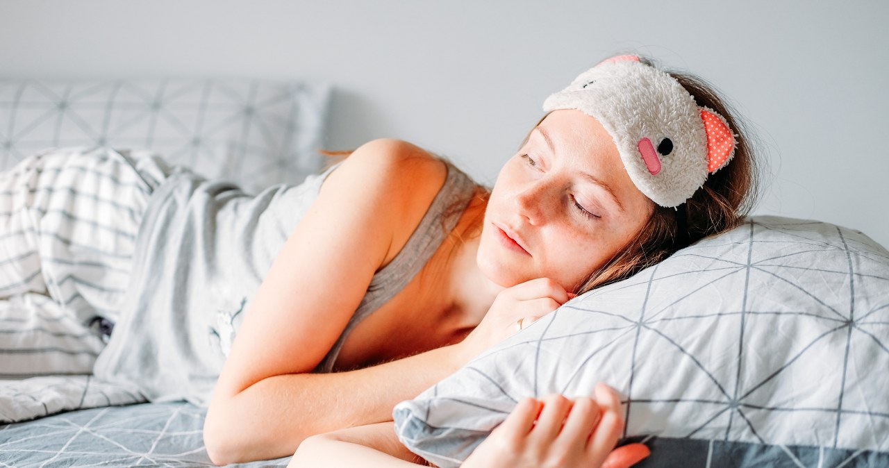 Lubisz sobie dłużej pospać? To nie lenistwo. To magnes na obfitość w życiu