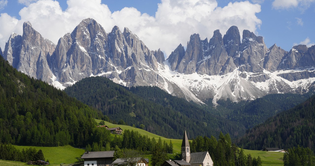 Słynna alpejska wioska ma dość turystów. Chcą zatrzymać inwazję