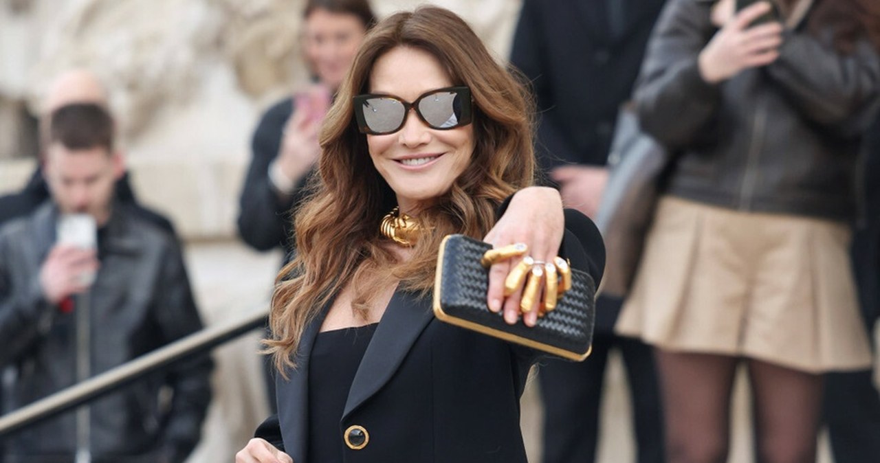 Jej stylizacja rozbiła bank. Carla Bruni skradła show w Paryżu
