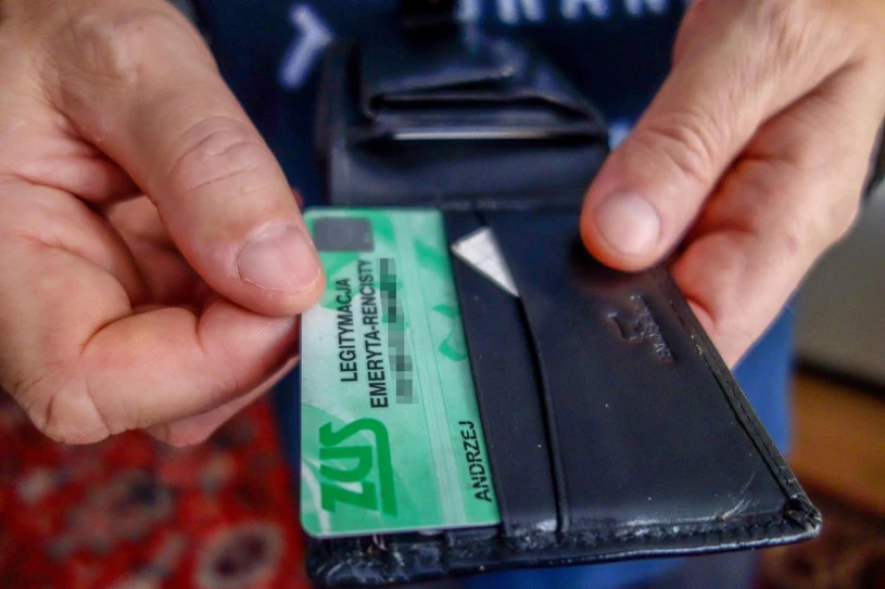 Koniec starej legitymacji emeryta-rencisty. Jest nowy wzór dokumentu