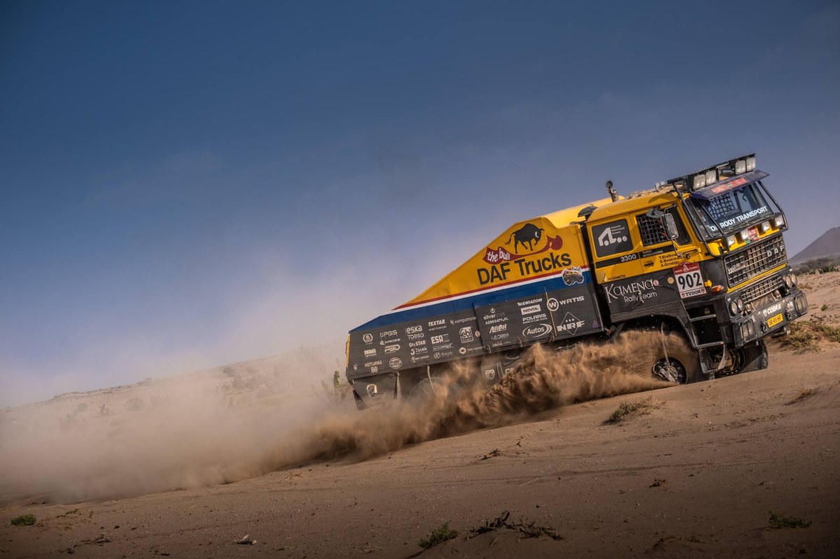 "Przebiliśmy dakarowy mur". Białkowski i Baśkiewicz w RMF FM o zwycięstwie w Dakar Classic