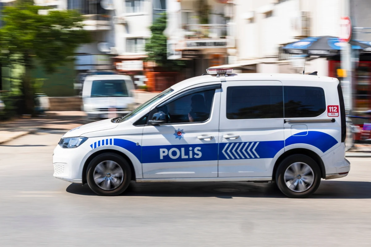 Tureckie służby specjalne zatrzymały sześć osób podejrzewanych o szpiegostwo na rzecz Iranu. Wśród zatrzymanych znalazł się obywatel Iranu. Zatrzymań dokonano podczas skoordynowanych operacji w pięciu prowincjach kraju. Podejrzani mieli przekazywać irańskiemu wywiadowi informacje o strategicznych obiektach, w tym bazie lotniczej Incirlik.