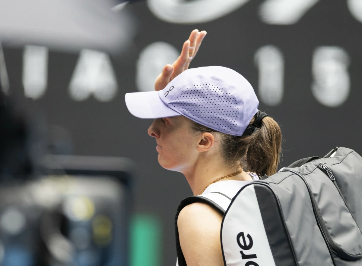 Iga Świątek po odpadnięciu w ćwierćfinale Australian Open zapowiedziała, że chce więcej czasu na trening i nie wyklucza rezygnacji nawet z turniejów rangi 1000. Z taką strategią nie zgadza się legendarny tenisista, ekspert Wojciech Fibak. "Powrót do topowej gry można osiągnąć tylko zwycięstwami w turniejach. Nie można zamknąć się i odizolować" - powiedział ekspert w rozmowie z dziennikarzem RMF FM Tomaszem Weryńskim.