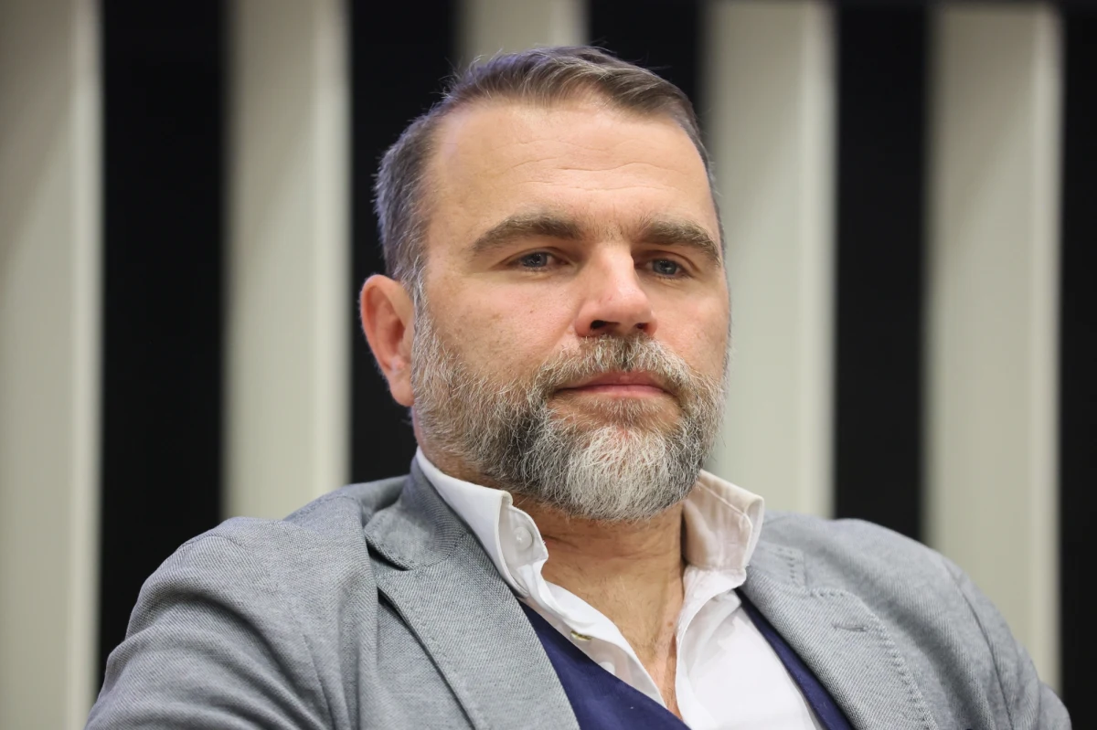 Wskazówki symbolicznego Zegara Zagłady są najbliżej północy w historii - do "końca świata" zostało 85 sekund. To tylko metafora, ale zdaniem dr. Jacka Bartosiaka sytuacja geopolityczna wcale nie jest symbolicznie groźna, lecz bardzo realnie niebezpieczna. "Jesteśmy w najtrudniejszym momencie w historii świata, na pewno od 1944-45 roku" - mówił w rozmowie z Tomaszem Weryńskim w Radiu RMF24 założyciel think tanku Strategy&Future.