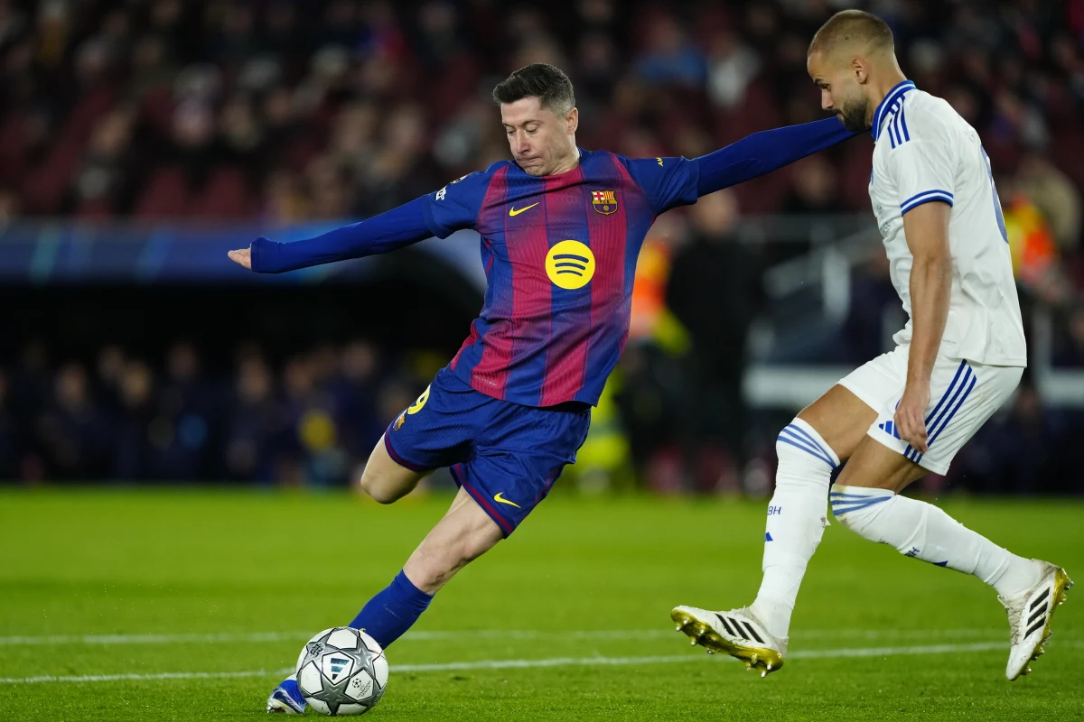 Robert Lewandowski przerwał strzelecką niemoc Barcelony w meczu z FC Kopenhaga, wygranym 4:1 przez "Dumę Katalonii". Polak wyrównał rekord Leo Messiego, zdobywając bramkę przeciwko 40 różnym drużynom w Lidze Mistrzów.  