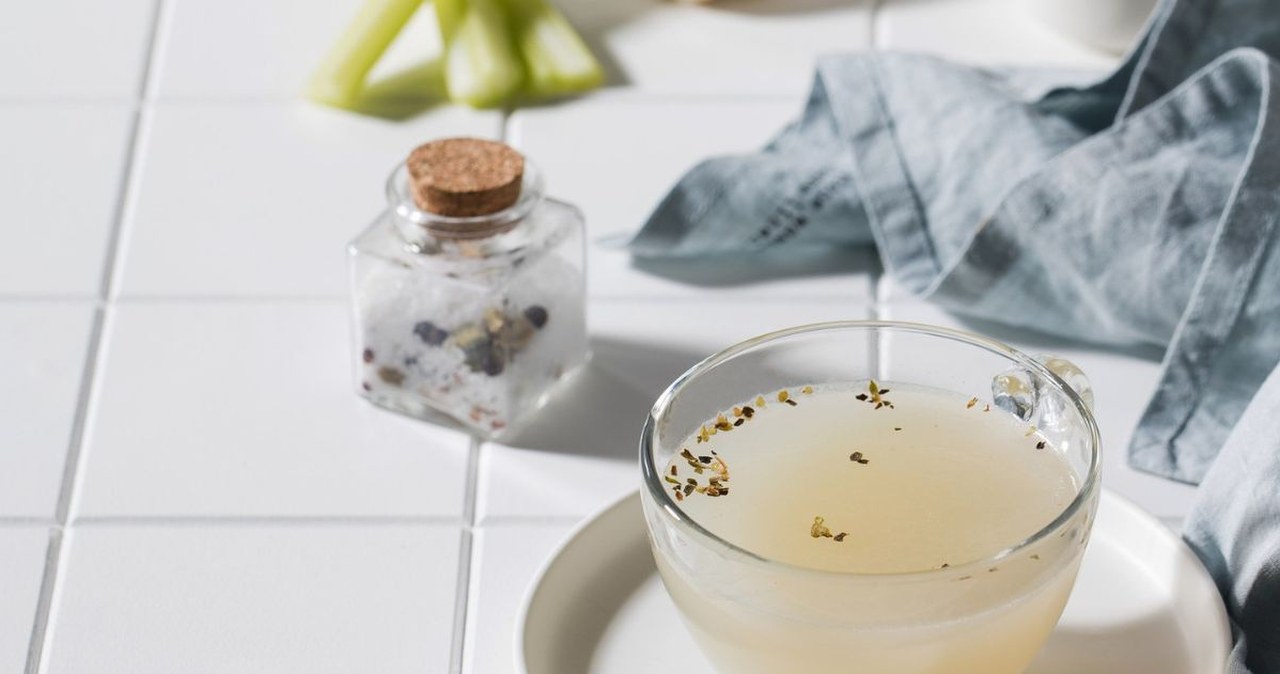 Pij 15 minut przed posiłkiem. Pomoże schudnąć i doda energii