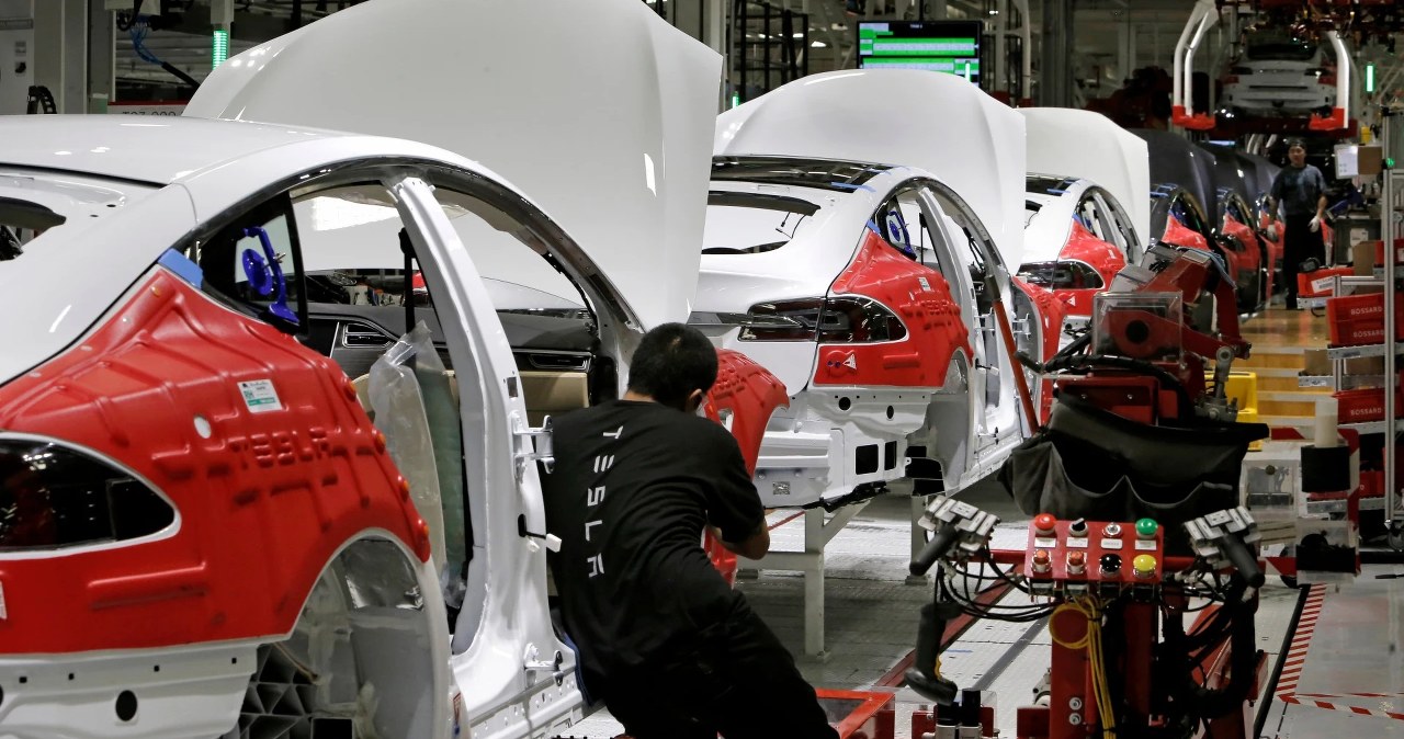 Tesla kończy produkcję Modelu S i Modelu X. Zamiast nich będzie tworzyć roboty