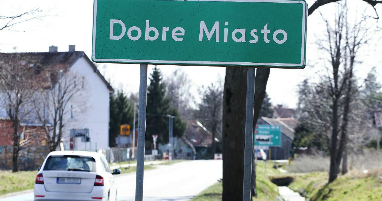 Kierowcy mylą znak E-17a. Ile można jechać za zieloną tablicą?