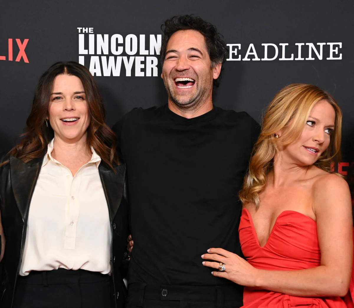 Znakomite wieści dla fanów serialu "Prawnik z Lincolna". Już 5 lutego na platformie Netflix pojawi się 4. sezon. Fani Mickeya Hallera (Manuel Garcia-Rulfo) tym bardziej mogą się cieszyć, bo twórcy zapowiadają już 5. sezon serialu.