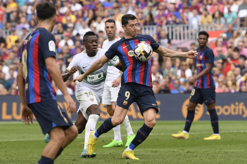 Na zwycięstwo czekają 52 lata. Zmarnowali wielką szansę. Lewandowski katem