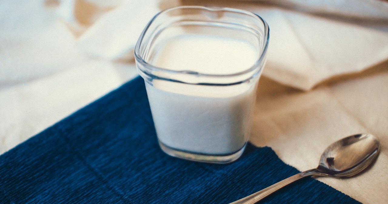 Uwaga na jogurt z fragmentami szkła. "Uszkodzenie jamy ustnej"